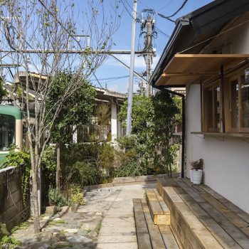 Breeze Bird Cafe & Bakery in Kamakura is Situated Along the Enoden Train Line